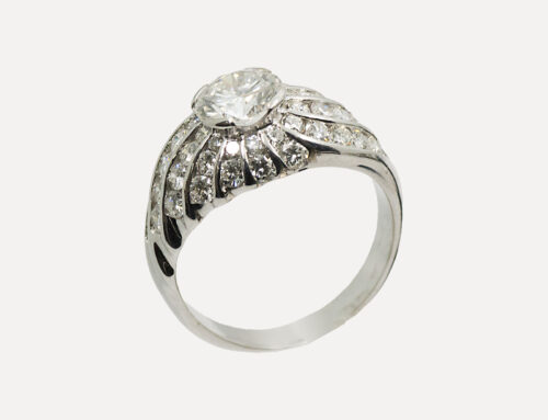 18kt gold Trombino ring, with brillant cut diamonds. Central stone 1,30ct ca. 1980ca