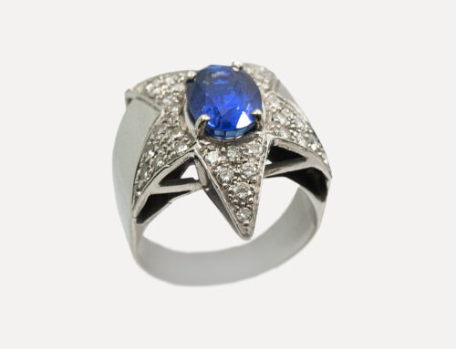 18kt gold ring with natural sapphire and brilliant cut diamonds
